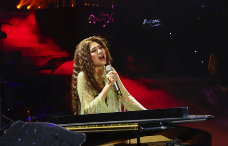 Ngọc Anh thăng hoa, Hồng Nhung nhận tràng pháo tay không ngớt trong concert đầu năm