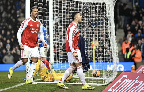 Martinelli lập hat-trick, Arsenal ngược dòng hạ Portsmouth vào vòng 4 FA Cup