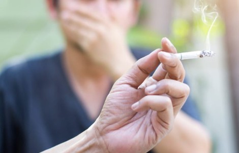 Đề xuất “phạt nguội” người hút thuốc lá tại nơi cấm
