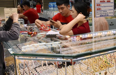 Giá vàng hôm nay 13-1: Bật tăng lên đỉnh cao mới