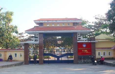 Suất ăn bán trú 25.000 đồng gây tranh cãi, trường tiểu học phải dừng