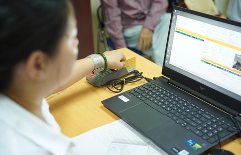 Tặng quà Tết với mức 300.000 đồng cho người hưởng lương hưu, trợ cấp mất sức lao động