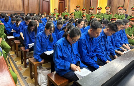 Hình ảnh 100 bị cáo hầu tòa tại TPHCM trong vụ "bão" phiếu thử nghiệm giả