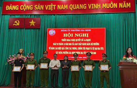 Nghi ngờ khách đưa mình giao ma tuý, tài xế giao hàng chở thẳng đến công an