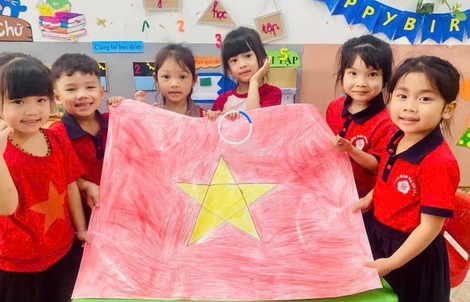 Ôm trọn Tổ quốc vào lòng