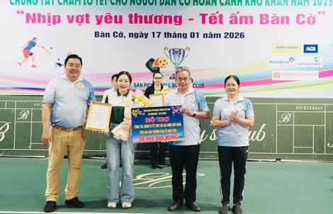 "Nhịp vợt yêu thương - Tết ấm Bàn Cờ" vận động hơn 420 triệu đồng