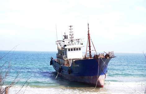 Đơn vị ở Trung Quốc nhận là chủ tàu "ma" mắc cạn ở Quảng Ngãi