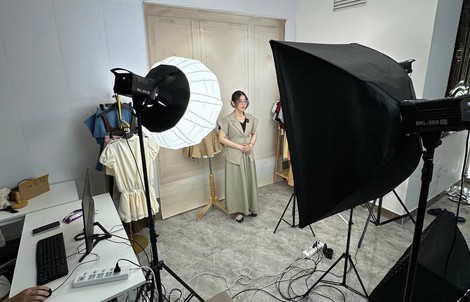 Dịch vụ livestream bán hàng Tết kín lịch, giá thuê KOL tăng chóng mặt