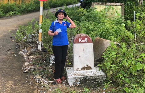 Cụ bà 79 tuổi đi bộ hơn 300 km để đóng góp học bổng cho học sinh, sinh viên