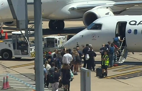 Máy bay quay đầu hai lần trên không ở Úc, hết va phải chim lại nổ máy phát điện