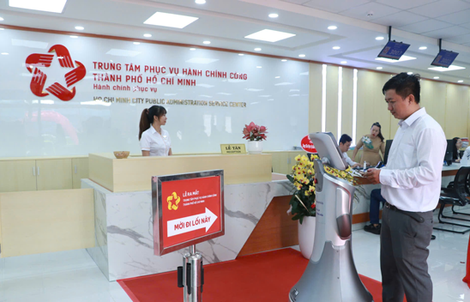 Lấy con người làm trung tâm