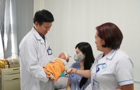 Hiến máu "nóng", nhân viên y tế cứu sản phụ bị băng huyết nguy kịch