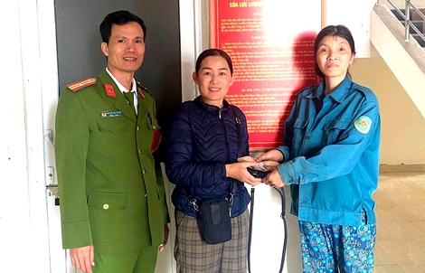 Người phụ nữ thu mua ve chai có hành động "đốn tim" nhiều người