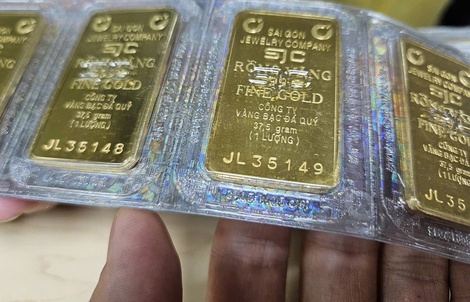 Sáng 19-1, giá vàng miếng SJC lần đầu chạm mốc 165 triệu đồng/lượng