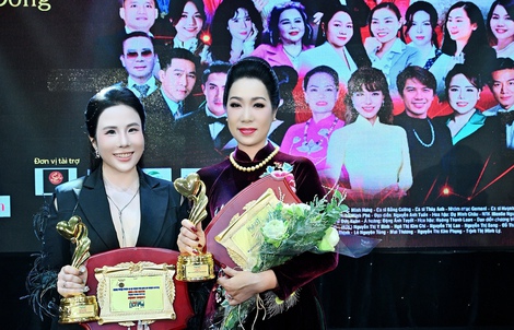 Doanh nhân Nguyễn Thị Y Bình nhận giải “Doanh nhân có trái tim nhân ái vì cộng đồng” năm 2025