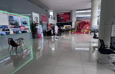 Nhiều đại lý Toyota, Mitsubishi thiếu ô tô bán dịp Tết, điều gì đang xảy ra?
