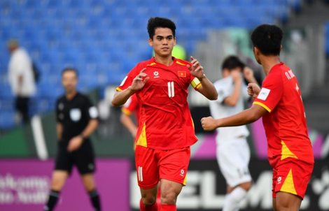 U23 Việt Nam (0-2) U23 Trung Quốc: Lý Đức dính thẻ đỏ!