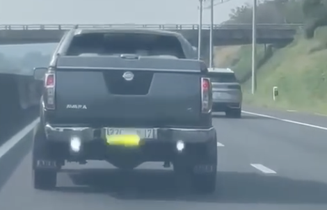 Xử phạt tài xế tự ý thêm đèn phía sau ô tô chạy trên cao tốc