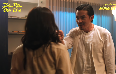 Phương Anh Đào bối rối khi "đâm" Quách Ngọc Ngoan bằng dao thật