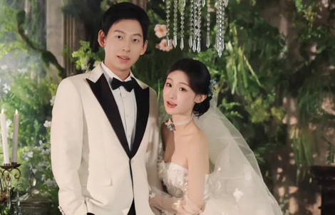 Nữ ca sĩ mạnh tay với lùm xùm bị "cắm sừng", chồng phông bạt