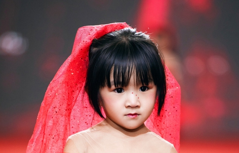 Mẫu nhí Tú Uyên được săn đón