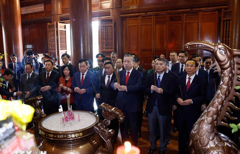 Tổng Bí thư Tô Lâm dâng hương tưởng niệm 
Chủ tịch Hồ Chí Minh tại Nghệ An