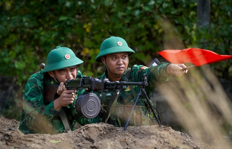 "Thiêng liêng cờ Tổ quốc": Bình yên cửa biển Hàm Luông