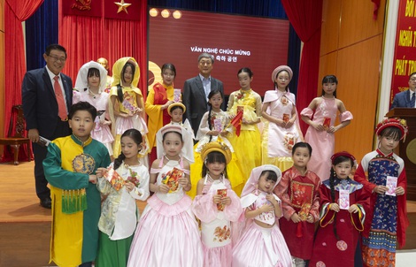 Áo dài Xuân tạo dấu ấn tại Hội nghị vận động hỗ trợ nạn nhân chất độc da cam năm 2025