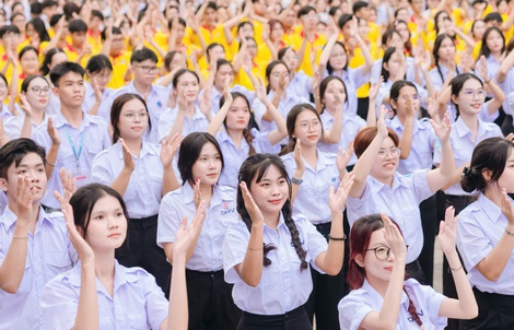 Hơn 2.000 học sinh, sinh viên TPHCM đồng diễn