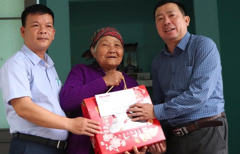 "Trái tim miền Trung" tiếp thêm hơi ấm cho người dân vùng lũ Hà Nha những ngày giáp Tết