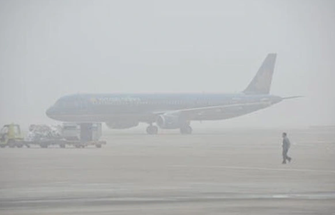Sương mù bao phủ miền Bắc ảnh hưởng đến các chuyến bay Tết