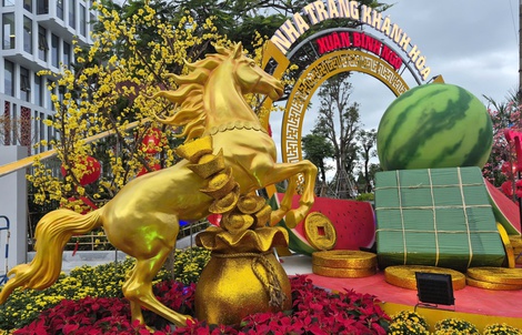 Lộ diện đàn linh vật ngựa vàng, ngựa bạc của Nha Trang - Khánh Hòa