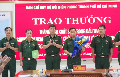 Thưởng nóng chuyên án triệt phá đường dây làm tiền giả tại TPHCM