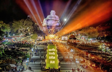 SÔI ĐỘNG MÙA LỄ HỘI (*): Phong phú điểm vui xuân