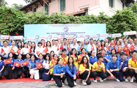 Từ đường cờ Tổ quốc đến đường hoa: Phường Xuân Hòa "thay áo" đón Xuân