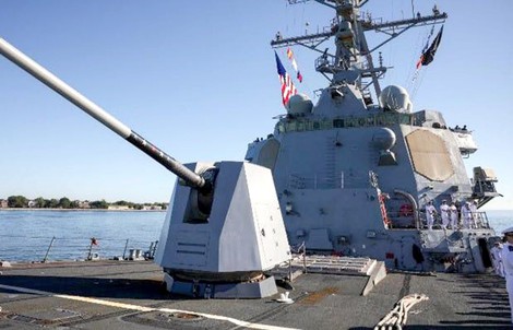 Hai tàu hải quân Mỹ tự va chạm trên biển Caribe