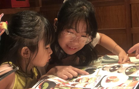 Ăn Tết bên ngoài: Lựa chọn của gia đình ngày nay