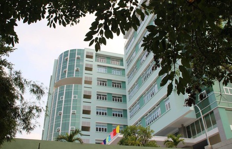 TPHCM: Một trường cao đẳng nợ lương hơn 3 năm, giảng viên phải đi giao hàng kiếm sống