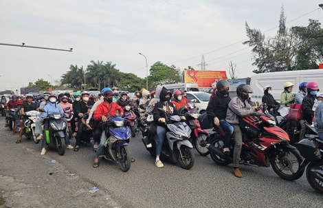 "Biển người" trở về miền Tây đón Tết