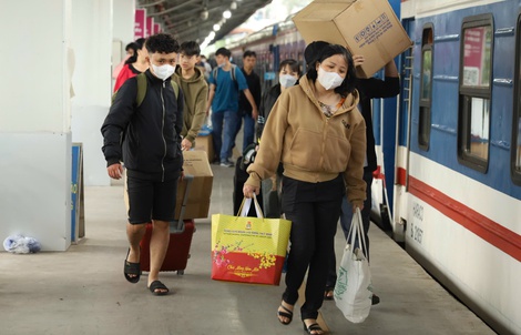 16 chuyến tàu rời Ga Sài Gòn trong ngày cao điểm phục vụ Tết Bính Ngọ 2026