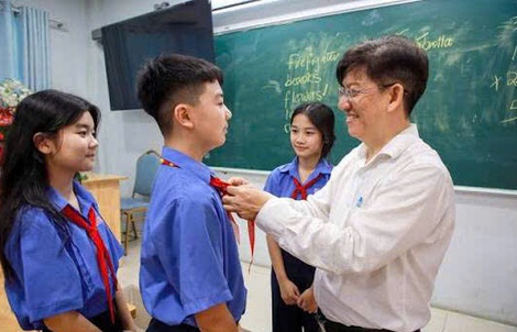 Gặp thầy hiệu trưởng ở ngôi trường ở TP HCM không thu quỹ trường, quỹ lớp