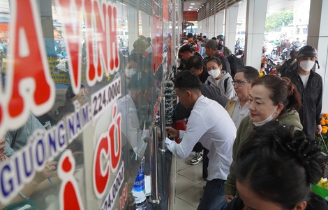 Cận cảnh 3 bến xe TPHCM ngày 26 tháng Chạp