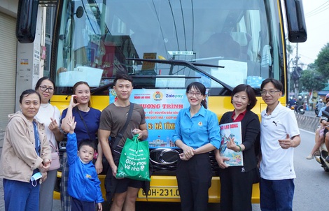 Niềm vui trên những chuyến xe mùa Xuân 0 đồng hướng về quê hương