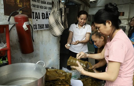 Công nhân vui Tết: Sum vầy theo những cách khác nhau