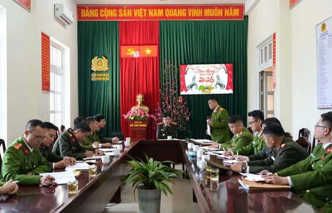Cận Tết, Giám đốc và Phó Giám đốc công an đến kiểm tra đột xuất công an phường