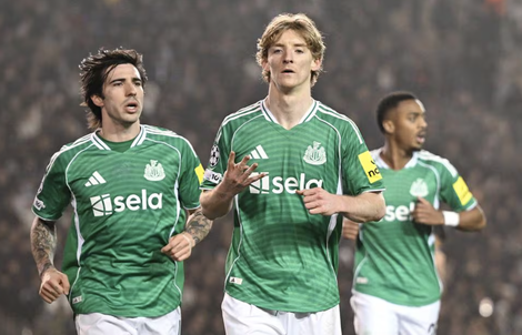 Anthony Gordon rực sáng với "cú poker", Newcastle nghiền ép chủ nhà Qarabag