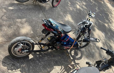 Nhóm thanh thiếu niên nẹt pô, lạng lách gây náo loạn trong đêm giao thừa