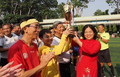 Nghĩa tình sân cỏ: Khi bóng đá phong trào TP HCM lan tỏa yêu thương