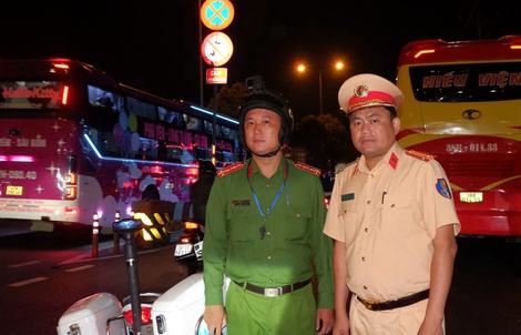 CSGT TPHCM ra quân bảo đảm người dân trở lại thành phố an toàn