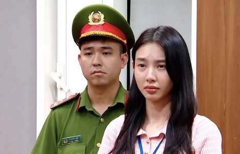 Từ người truyền cảm hứng trên mạng đến buôn bán hàng giả